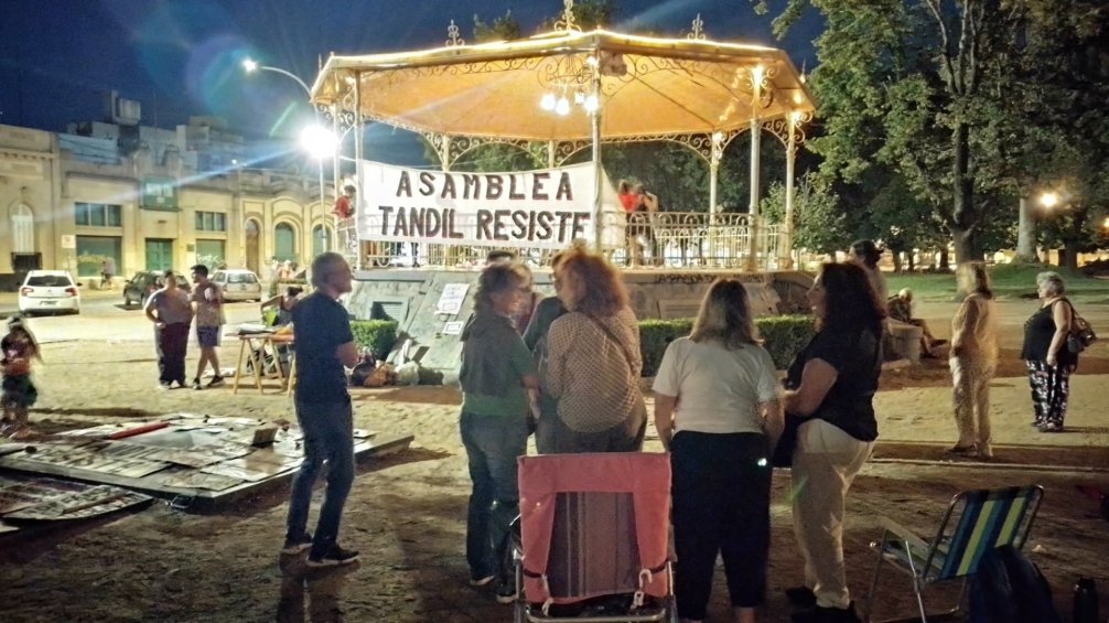 Tandil Resiste realizó una nueva protesta en la Plaza Independencia